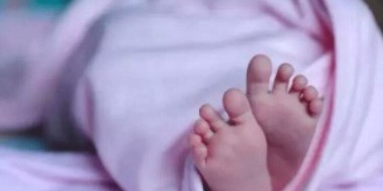 கோவையில் பிறந்த 20 நாட்களில் பால் குடிக்கும்போது புரை ஏறி மூச்சுத்திணறலால் பச்சிளம் பெண் குழந்தை உயிரிழப்பு