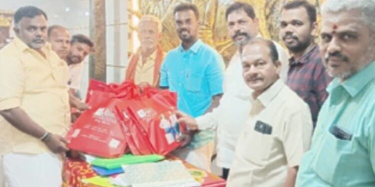 பாலமேடு ஜல்லிக்கட்டு வீரர்களுக்கு திருப்பூர் ஸ்பிக் டெக்ஸ் நிறுவனம் பரிசுத் தொகுப்புகள் வழங்கி ஆதரவு!