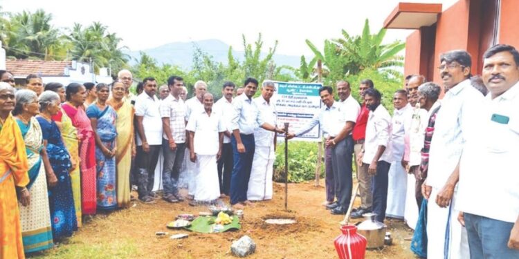 ஜோதிபுரத்தில் ரூ.10 லட்சத்தில் புதிய ரேஷன் கடை: ஐடிசி நிறுவன நிதியுதவியுடன் எம்.எல்.ஏ ஏ.கே.செல்வராஜ் அடிக்கல் நாட்டினார்