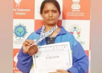 தேசிய யோகா போட்டியில் ‘தங்கம்’, தனிநபராக ‘வெண்கலம்’ வென்று துபாய் சர்வதேச போட்டிக்குத் தகுதி!