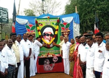 அவினாசி வடக்கு ஒன்றிய அதிமுக சார்பில் எம்.ஜி.ஆர் 109-வது பிறந்தநாள் விழா: சேவூர் கைகாட்டியில் கொண்டாட்டம்