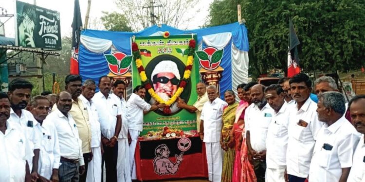 அவினாசி வடக்கு ஒன்றிய அதிமுக சார்பில் எம்.ஜி.ஆர் 109-வது பிறந்தநாள் விழா: சேவூர் கைகாட்டியில் கொண்டாட்டம்