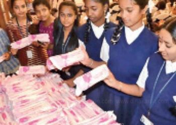 மாதவிடாய் சுகாதாரம் இனி மாணவிகளின் அடிப்படை உரிமை… நாப்கின் வழங்காவிட்டால் பள்ளிகளின் அங்கீகாரம் ரத்து – உச்ச நீதிமன்றம் அதிரடி தீர்ப்பு!