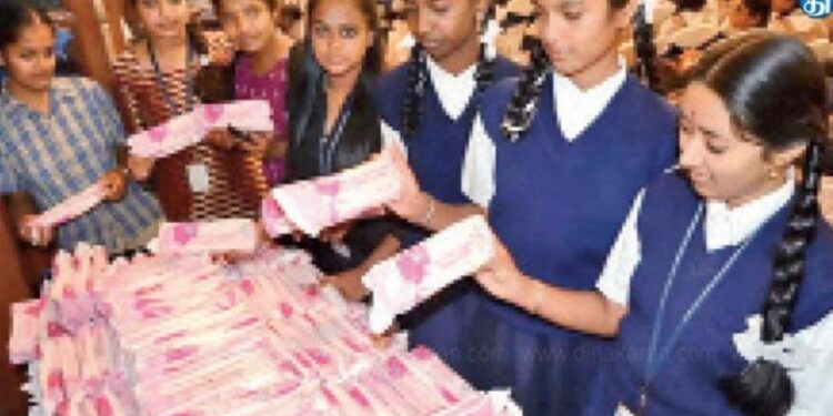 மாதவிடாய் சுகாதாரம் இனி மாணவிகளின் அடிப்படை உரிமை… நாப்கின் வழங்காவிட்டால் பள்ளிகளின் அங்கீகாரம் ரத்து – உச்ச நீதிமன்றம் அதிரடி தீர்ப்பு!