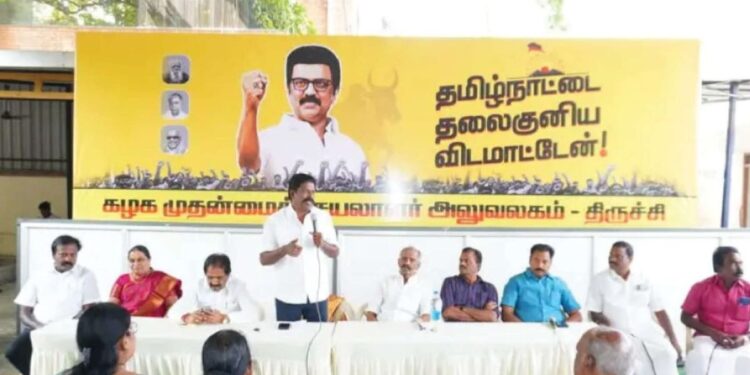 தஞ்சை ‘வெல்லும் தமிழ் பெண்கள்’ மாநாட்டில் திருச்சியிலிருந்து 10,000 மகளிர் பங்கேற்பு: திமுக செயற்குழு கூட்டத்தில் வைரமணி அதிரடி தீர்மானம்