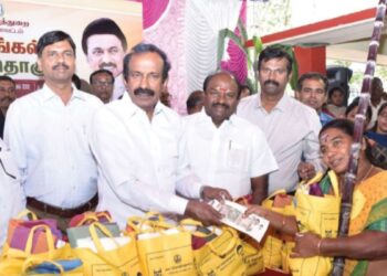 ஈரோட்டில் 224 கோடி மதிப்பில் பொங்கல் பரிசு அமைச்சர் தொடங்கி வைத்தார்!