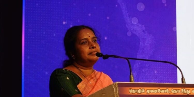 “மாணவர் எதிர்காலத்தை வைத்து அரசியல் சூதாட்டம் ஆடாதீர்கள்”: வானதி சீனிவாசன் அதிரடி அறிக்கை!