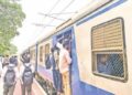 உயிருடன் விளையாடும் ரயில் பயணம்… எமனாக மாறும் படிக்கட்டுகள்; மேட்டுப்பாளையம் மெமு ரயிலில் பெட்டிகளை அதிகரிக்க பயணிகள் கோரிக்கை!