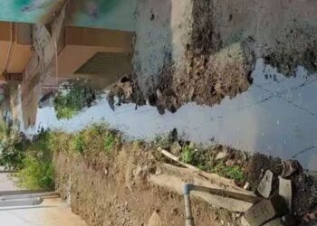 தெத்தூர் வீடுகளைச் சூழும் கழிவுநீர்  கொசுத்தொல்லையாலும், துர்நாற்றத்தாலும் மக்கள் அவதி!