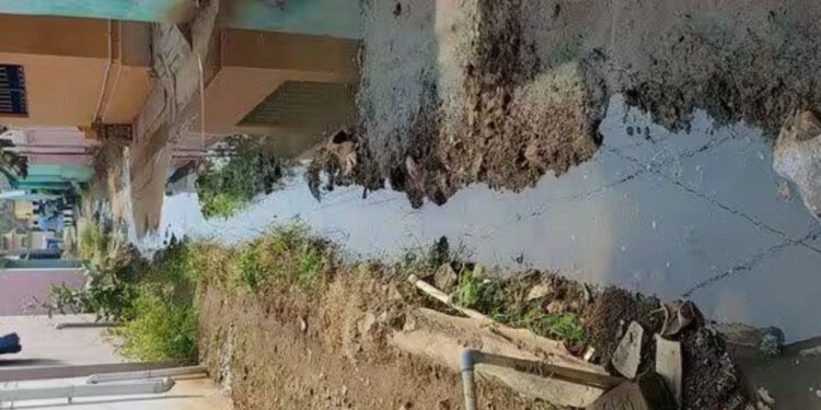 தெத்தூர் வீடுகளைச் சூழும் கழிவுநீர்  கொசுத்தொல்லையாலும், துர்நாற்றத்தாலும் மக்கள் அவதி!