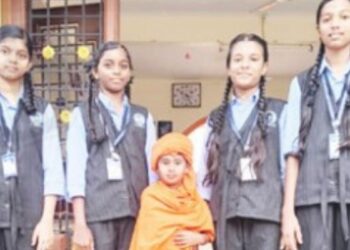 பாரத் மாண்டிச்சேரி பள்ளியில் விவேகானந்தர் வேடமிட்டு அசத்திய மாணவர்கள்