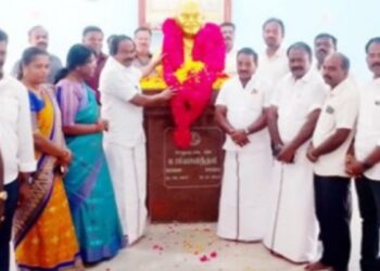 பொதுவுடமைத் தாரகை ஜீவாவின் நாகர்கோவில் மணிமண்டபத்தில் அமைச்சர் மற்றும் அதிகாரிகள் மலர் தூவி மரியாதை.