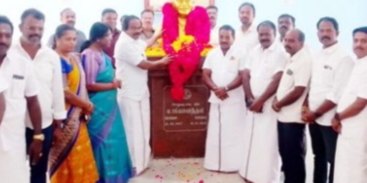 பொதுவுடமைத் தாரகை ஜீவாவின் நாகர்கோவில் மணிமண்டபத்தில் அமைச்சர் மற்றும் அதிகாரிகள் மலர் தூவி மரியாதை.