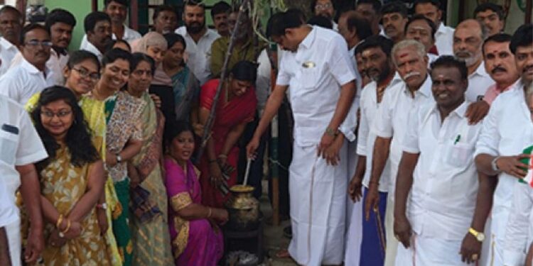 மதுரை மாநகர் காங்கிரஸ் அலுவலகத்தில் பொங்கல் விழா  சமத்துவப் பொங்கலிட்டு கொண்டாட்டம்!