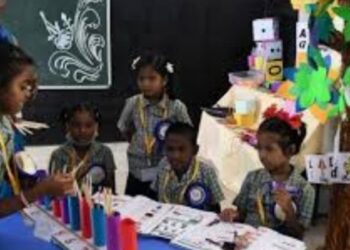 தேவகோட்டை சேர்மன் மாணிக்க வாசகம் நடுநிலைப் பள்ளியில் ‘எண்ணும் எழுத்தும்’ கையேடுகள் விநியோகம்