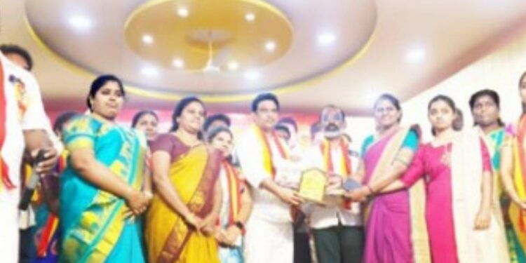 கோவில்பட்டியில் தவெக சார்பில் கோலப்போட்டி பெருவிழா: தூத்துக்குடி வடக்கு மாவட்ட நிர்வாகிகள் உற்சாகம்.