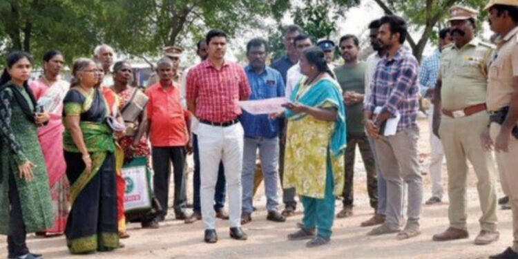 திருவில்லிப்புத்தூரில்  இலங்கைத் தமிழர் புதிய குடியிருப்புகளை மாவட்ட ஆட்சியர் சுகபுத்ரா நேரில் ஆய்வு.