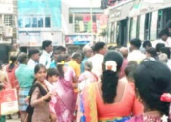 பண்டிகை காலங்களில் சிறப்புப் பேருந்துகள் இன்றி சுரண்டை மக்கள் தவிப்பு: ஆன்லைன் முன்பதிவில் நிரந்தர வழித்தடங்களைச் சேர்க்கக் கோரிக்கை.