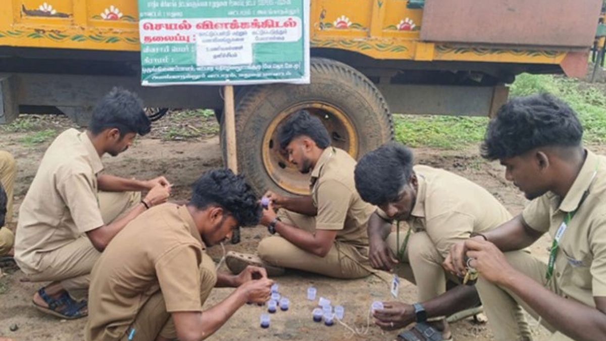 அலங்காநல்லூர் அருகே கரும்புப் பயிர்களைக் காக்க இயற்கை ‘பன்றி விரட்டி’ நுட்பம் வேளாண் கல்லூரி மாணவர்கள் செயல்விளக்கம்.
