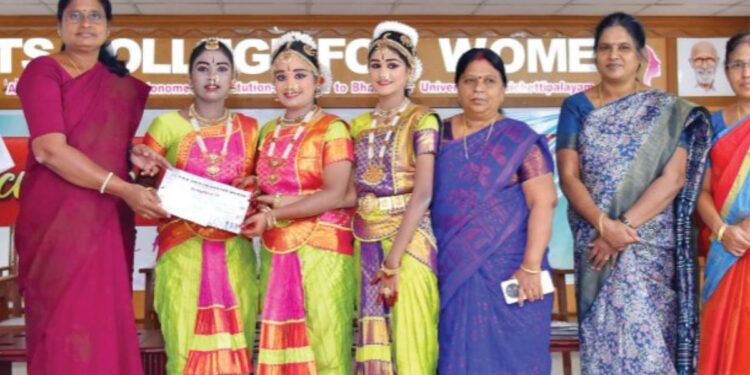 கோபி பி.கே.ஆர் மகளிர் கல்லூரியில் “சிற்பிகள் 25” கலைத்திருவிழா 500 மாணவர்கள் பங்கேற்பு  