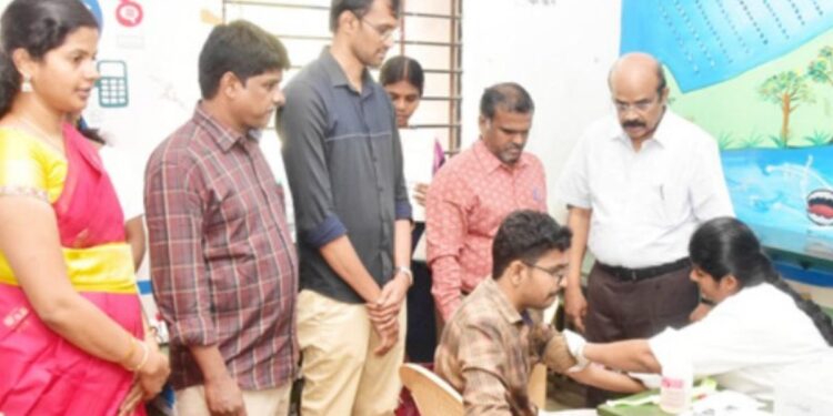 கரூர் மாவட்டத்தில் ‘நலம் காக்கும் ஸ்டாலின்’ பசுபதீஸ்வரா பள்ளி முகாமில் ஆட்சியர் தங்கவேல் ஆய்வு!