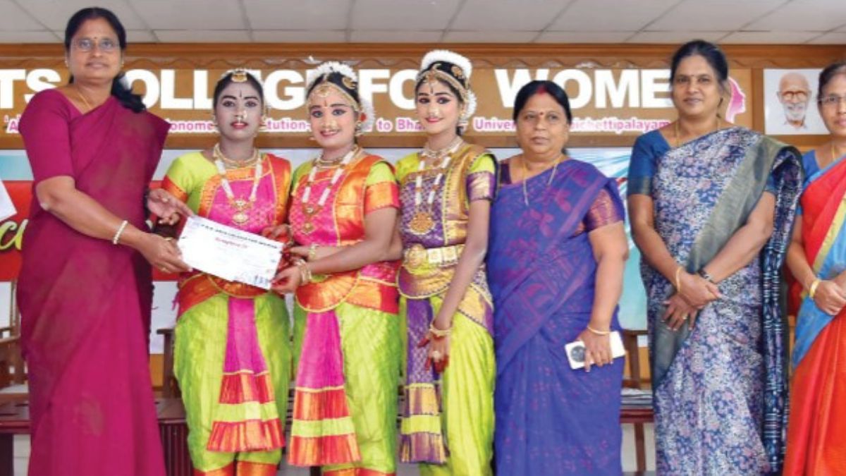 கோபி பி.கே.ஆர் மகளிர் கல்லூரியில் “சிற்பிகள் 25” கலைத்திருவிழா 500 மாணவர்கள் பங்கேற்பு  