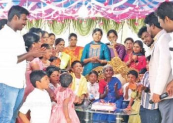 நான்கு தலைமுறைகள் கண்ட ‘நூற்றாண்டு நாயகி’: கோவில்பட்டி அருகே 100-வது பிறந்தநாளை வாரிசுகள் புடைசூழ கொண்டாடிய மூதாட்டி