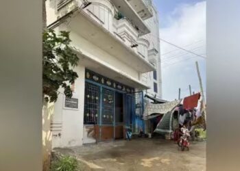 திருப்புவனத்தில் நள்ளிரவில் பயங்கரம் கட்டிட ஒப்பந்ததாரர் வீட்டில் பெட்ரோல் குண்டு வீச்சு