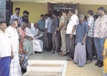 கடையம் மலைக்குகையில் சினிமா பாணி ‘ஆபரேஷன்’: பிடி கொடுக்காமல் பதுங்கியிருக்கும் ரவுடி