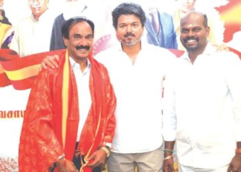 தவெக தலைவர் விஜய் முன்னிலையில் கட்சியில் இணைந்தார் புதுச்சேரி முன்னாள் ஐஜி ஜே.சந்திரன்: கோபிசெட்டிபாளையம் முதல் பனையூர் வரை ஒரு சுவாரஸ்யப் பயணம்