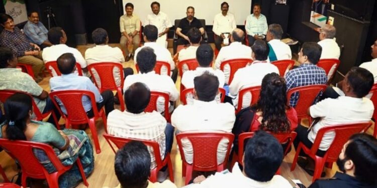 “மீண்டும் மின்னப்போகும் டார்ச் லைட்”: கமல்ஹாசன் தலைமையில் மநீம போர்க்கோலம்