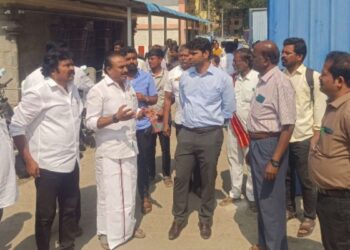 ஓசூர் சந்திர சூடேஸ்வரர் கோயில் தேர்த்திருவிழா: தேர்ப்பேட்டையில் நிலத்தடி மின்வடம் அமைக்க மேயர் எஸ்.ஏ.சத்யா அதிரடி ஆய்வு