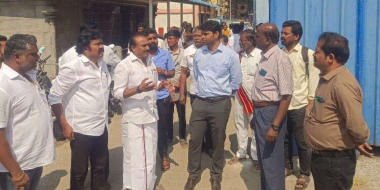 ஓசூர் சந்திர சூடேஸ்வரர் கோயில் தேர்த்திருவிழா: தேர்ப்பேட்டையில் நிலத்தடி மின்வடம் அமைக்க மேயர் எஸ்.ஏ.சத்யா அதிரடி ஆய்வு