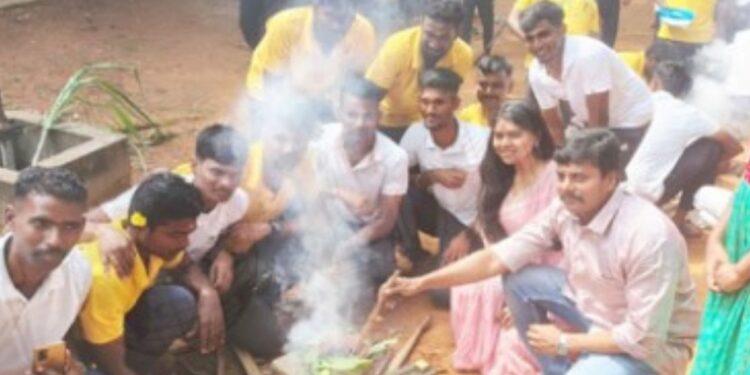 ஏழை மாணவர்களுடன் பொங்கல் வைத்து மகிழ்ந்த ஐ.ஏ.எஸ் – ஐ.பி.எஸ் தம்பதி