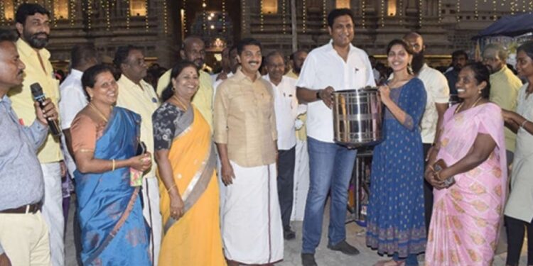 மன்னார்குடி ராஜகோபாலசாமி கோயில் காணும் பொங்கல் விழா: அமைச்சர் டிஆர்பி ராஜா பரிசளிப்பு.