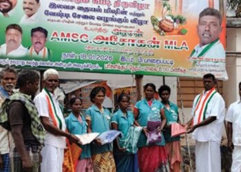 தேசத்தின் தூண்களுக்குத் தேசப்பற்று வணக்கம்… தூய்மைப் பணியாளர்களைச் சீருடையால் சிறப்பித்த தம்பிபட்டி குடியரசு தின விழா!