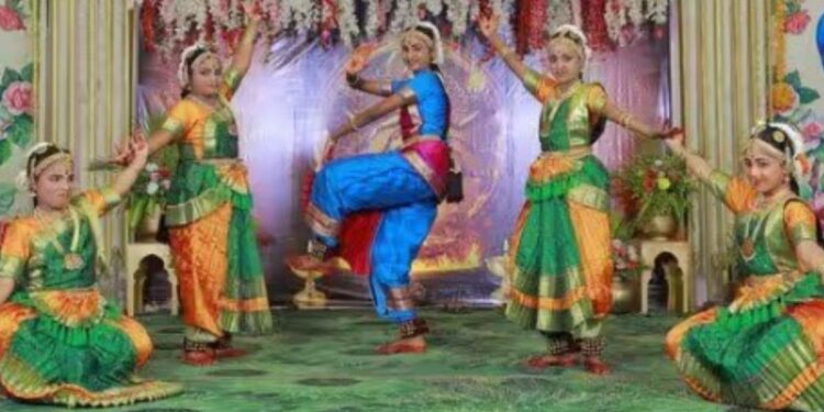 வத்தலக்குண்டு பரதநாட்டிய சலங்கை பூஜை மாணவிகளின் கலை அரங்கேற்றம் மற்றும் சான்றிதழ் வழங்கல்