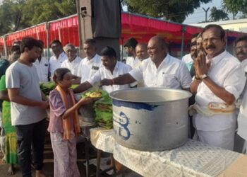 “தைப்பூசத் திருவிழா” – நகரியில் பழனி பாதயாத்திரை பக்தர்களுக்கு அன்னதானம்!