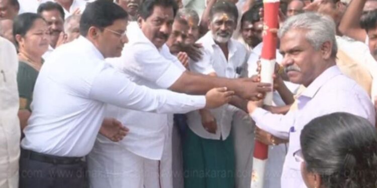 மதுரை அலங்காநல்லூர், பாலமேடு ஜல்லிக்கட்டு பந்தக்கால் நடும் விழாவுடன் தொடங்கியது