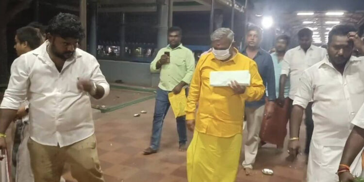 ‘ஜனநாயகன்’ தடை நீங்க வேண்டி பிள்ளையார்பட்டியில் புஸ்ஸி ஆனந்த் சிறப்பு வழிபாடு