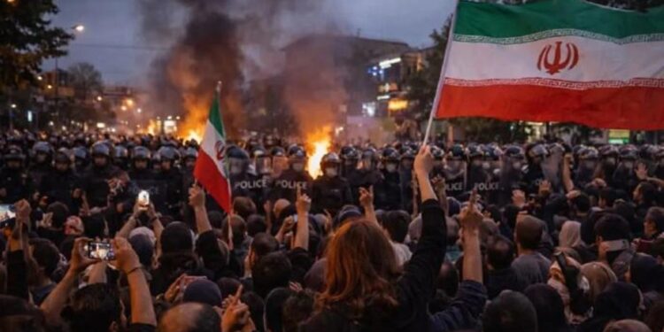 ஈரானை விட்டு இந்தியர்கள் வெளியேற தயாராக இருக்க அறிவுறுத்தல்