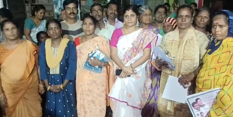 விழுப்புரம் நகர அதிமுக மகளிர் அணி சார்பில் நலத்திட்ட உதவிகள் பொதுமக்களுக்கு வழங்கும் நிகழ்ச்சி