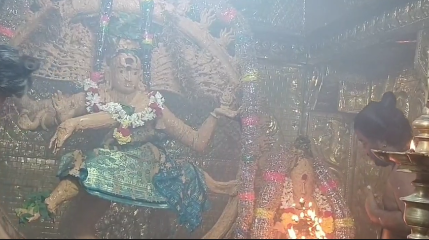 புகழ்பெற்ற கோனேரிராஜபுரம் உமாமகேஸ்வரர் ஆலயத்தில் ஆருத்ரா தரிசனத்தை முன்னிட்டு, சுமார் 9அடி உயர நடராஜர் சிலைக்கு அபிஷேகம்