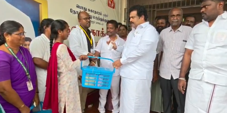 திருவள்ளூர் அருகே நடைபெற்ற நலம் காக்கும் ஸ்டாலின் மருத்துவ முகாமில் ஏராளமான மருத்துவ பயனடைந்தனர்
