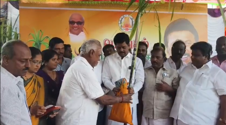 பொங்கல் பரிசுத்திட்டத்தின் 6,31,122 குடும்பஅட்டைதாரர்களுக்கு ரூ.3,000பணத்துடன் அரசு நலத்திட்டவிழா