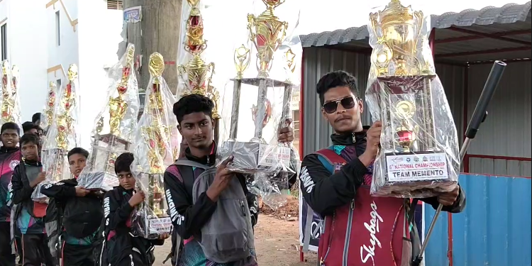 Goaவில் நடைபெற்ற தேசிய சிலம்பம் போட்டி – தேனியில் பதக்கம் வென்ற வீரர்களுக்கு உற்சாக வரவேற்பு 