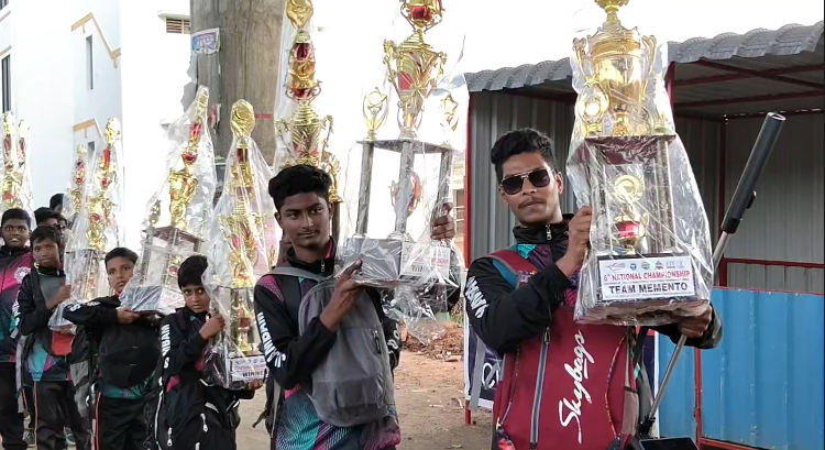 Goaவில் நடைபெற்ற தேசிய சிலம்பம் போட்டி – தேனியில் பதக்கம் வென்ற வீரர்களுக்கு உற்சாக வரவேற்பு 