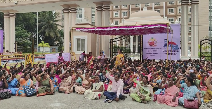 பணிபுதுப்பித்தல் முறையினை கைவிட்டு ஊரக&நகர்ப்புற வாழ்வாதாரபணியாளர்களுக்கு ஊதிய உயர்வு வழங்க போராட்டம்