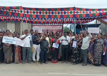 திருவள்ளூரில் பல்வேறு கோரிக்கைகளை வலியுறுத்தி வாழ்வாதார இயக்க அனைத்து பணியாளர்கள் சங்கத்தினர் உண்ணாவிரதம் போராட்டம்