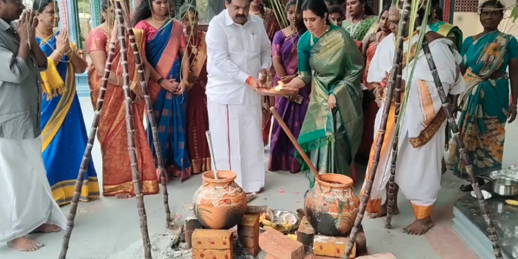 மருத்துவ கல்லூரியில் பாரம்பரிய உடைகளை அணிந்து சமத்துவபொங்கலை ஆட்டம்,பாட்டத்துடன் உற்சாகமாக மகிழ்ந்தனர்